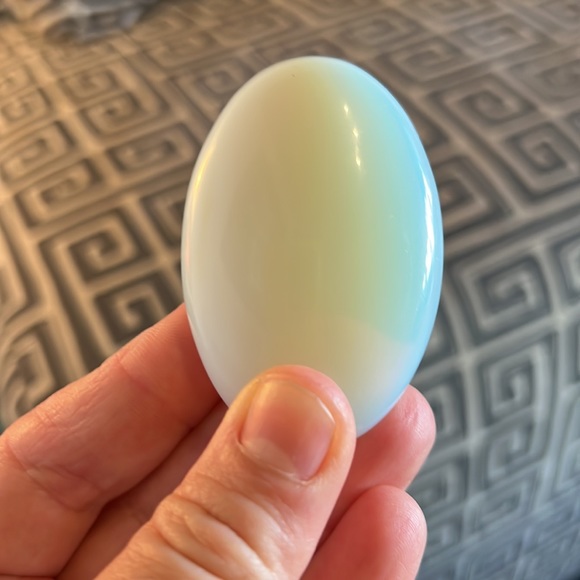 New opalite moonstone palm stone - Picture 2 of 3